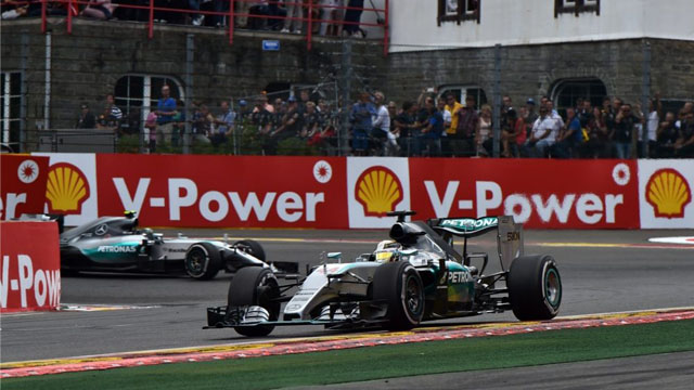 Photo of Hamilton Spa’da Kazandı, Lotus Podyuma Döndü