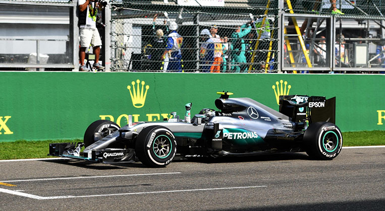 Photo of Belçika’da kaos dolu yarışı Rosberg kazandı