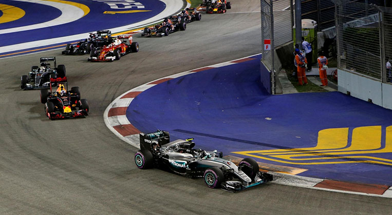 Photo of Rosberg Singapur’da kazanarak liderliği geri aldı