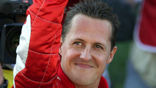 Photo of Schumacher Hayranları Doğum Gününü Hastanenin Önünde Kutladı