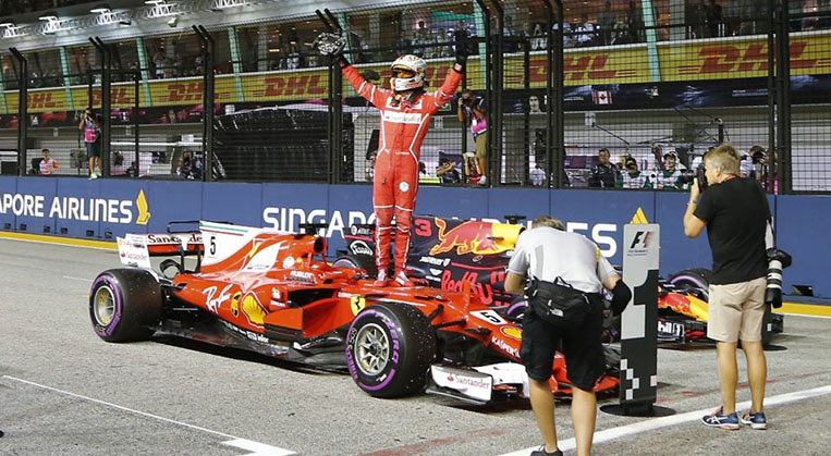 Photo of Singapur’da ilk cebi Vettel aldı, Mercedes kayıp